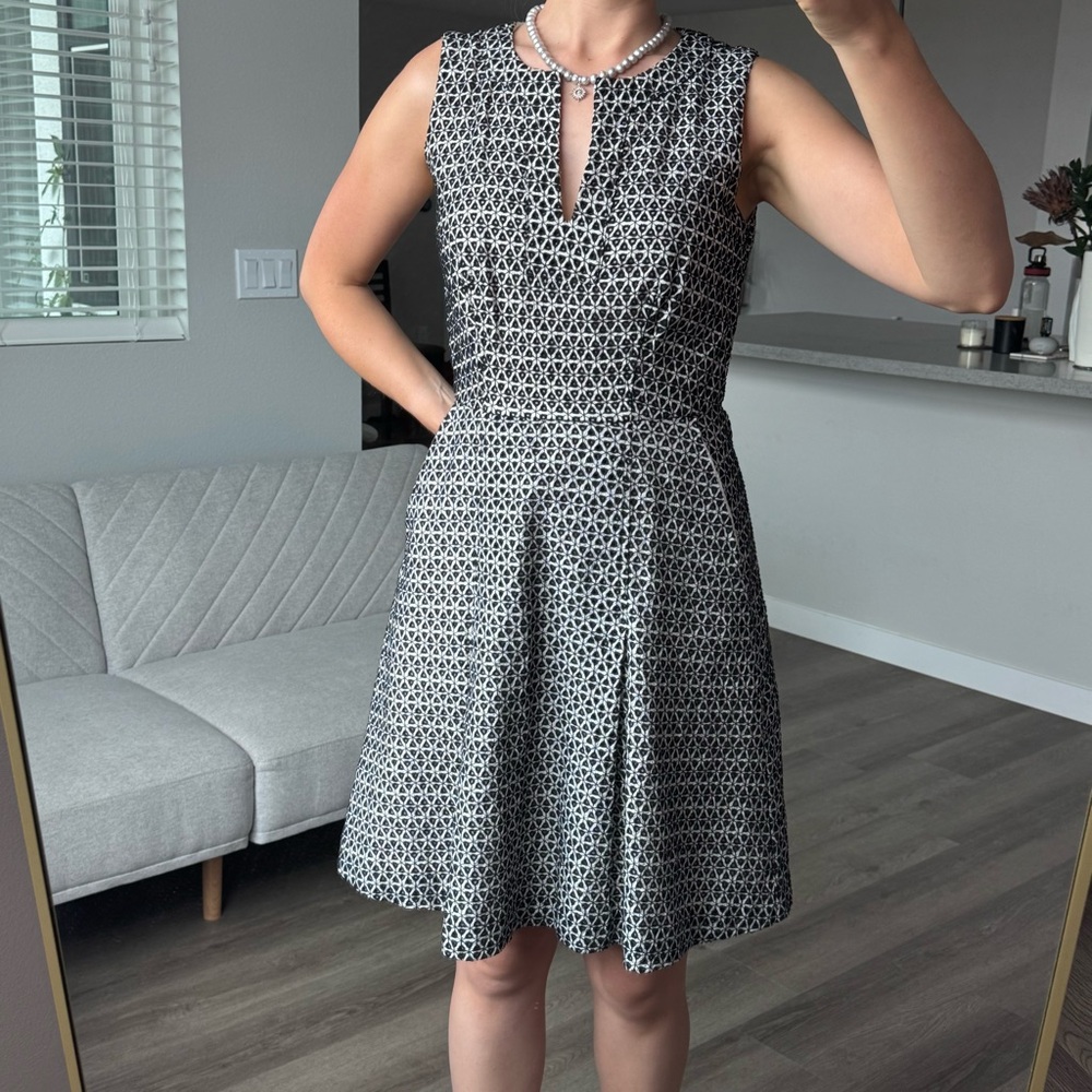 J.Crew Black & White Geometric Print Sleeveless Size 4 100% Cotton Summer Resort